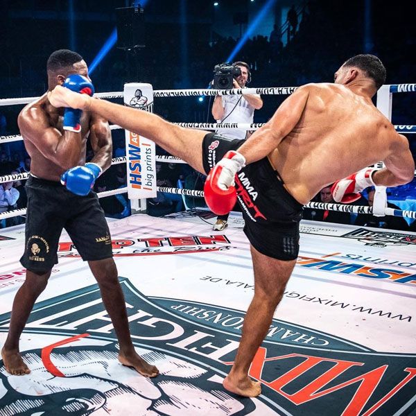 Was ist der Unterschied zwischen Kickboxen und MMA?